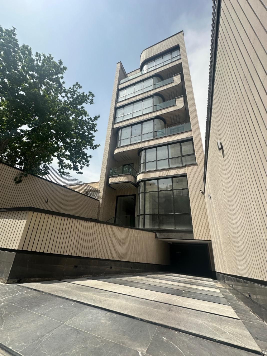 تصویر اپارتمان 300 متری 3 خوابه